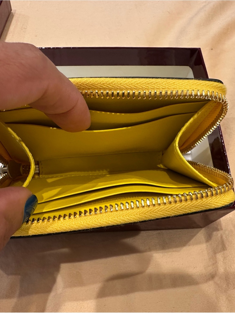 Brand New Gucci Yellow Monogram Wallet - Picture 2 of 5